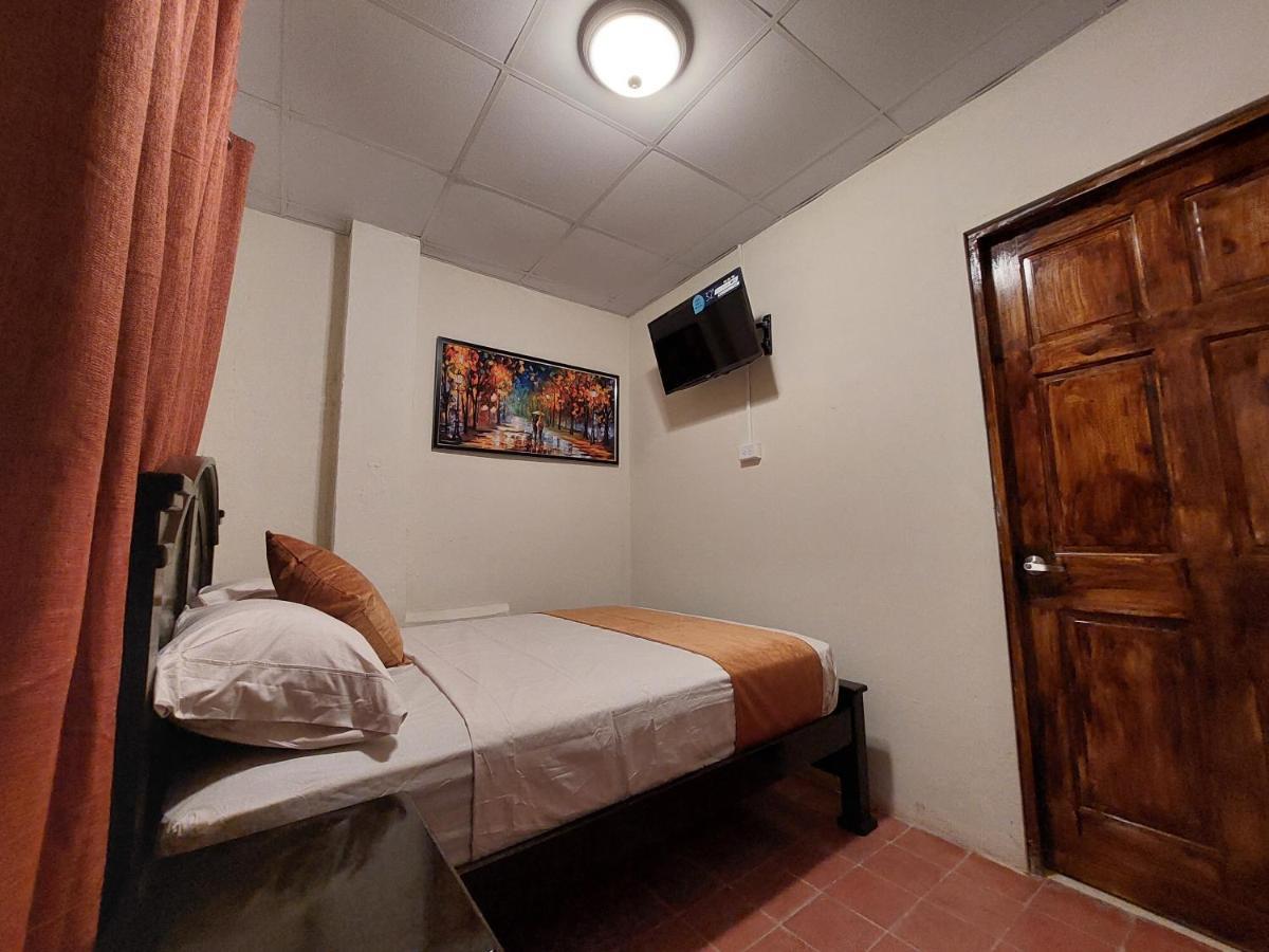 Hospedaje Los Lirios Chitré المظهر الخارجي الصورة