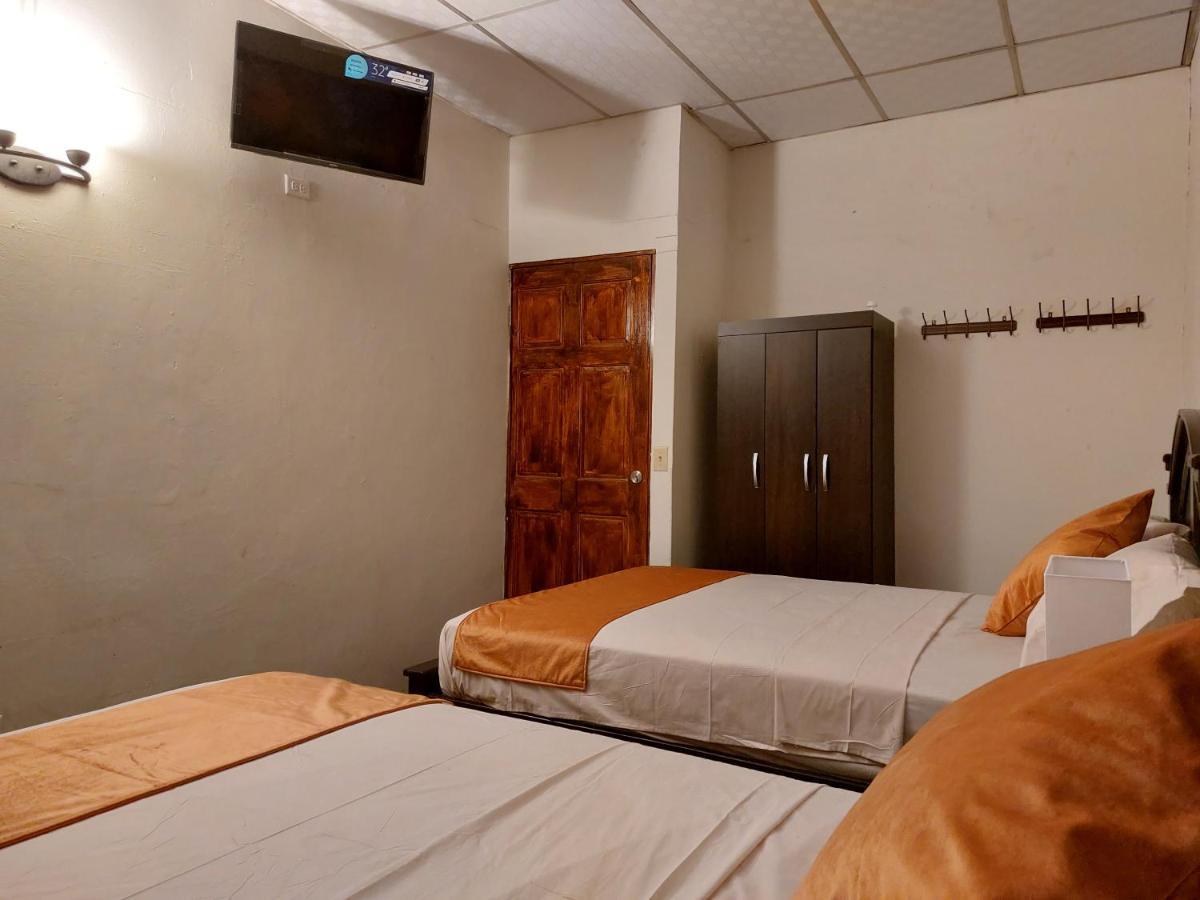 Hospedaje Los Lirios Chitré المظهر الخارجي الصورة