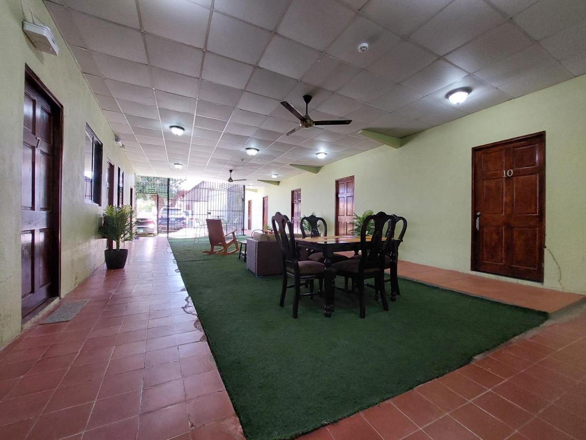 Hospedaje Los Lirios Chitré المظهر الخارجي الصورة