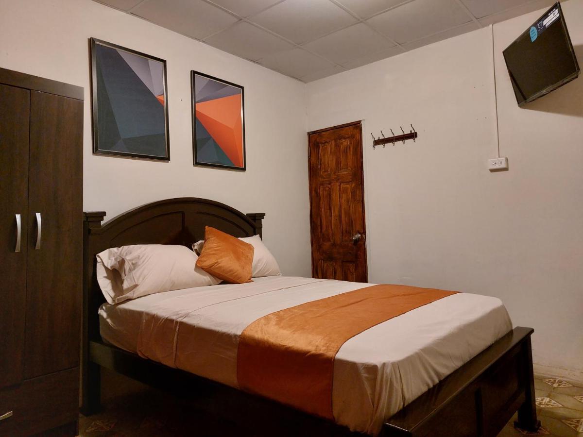 Hospedaje Los Lirios Chitré المظهر الخارجي الصورة