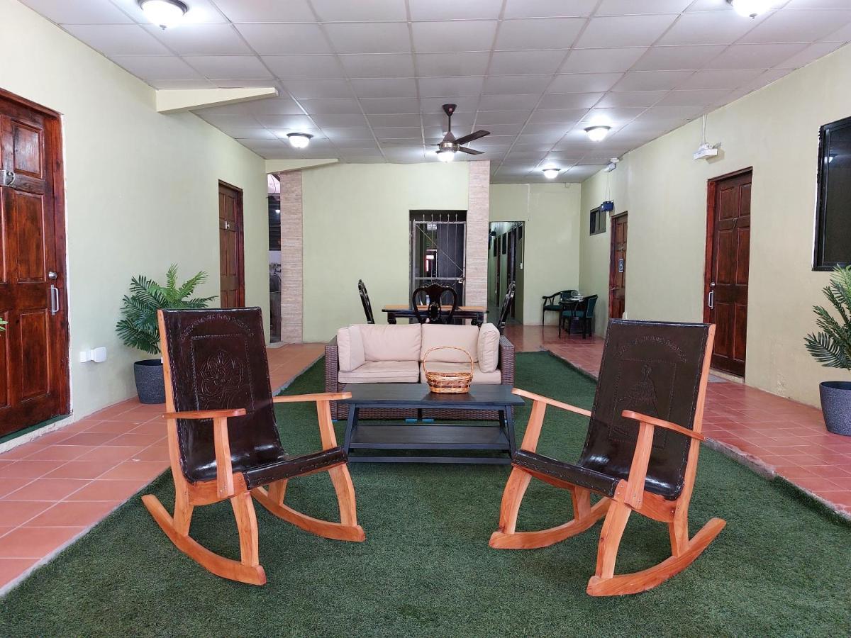 Hospedaje Los Lirios Chitré المظهر الخارجي الصورة